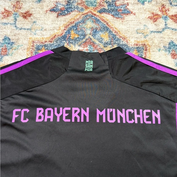 Adidas Bayern München Soccer Jersey Large - Picture 5 of 5